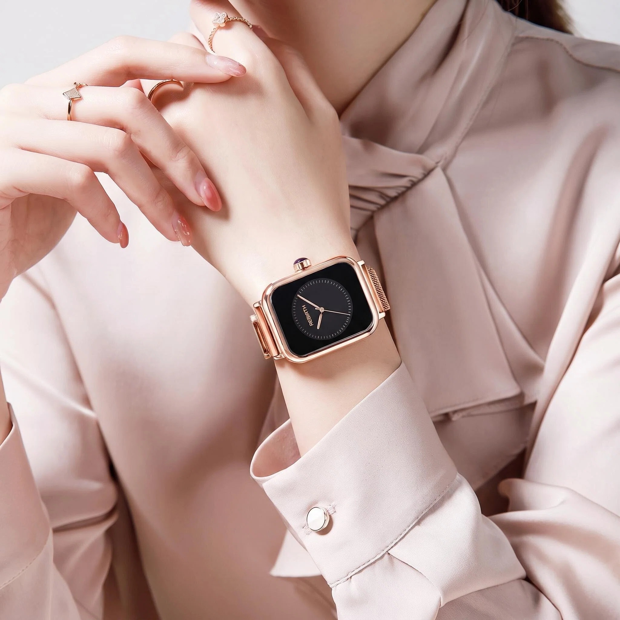 Light Luxury Square Women's Wa - Luxury Watch Gold And Black 评论和价格