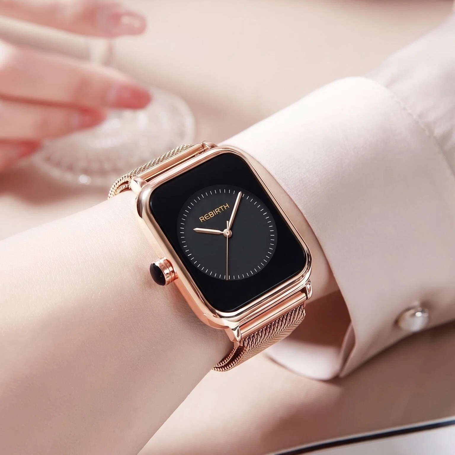 Light Luxury Square Women's Wa - Luxury Watch Gold And Black 评论和价格
