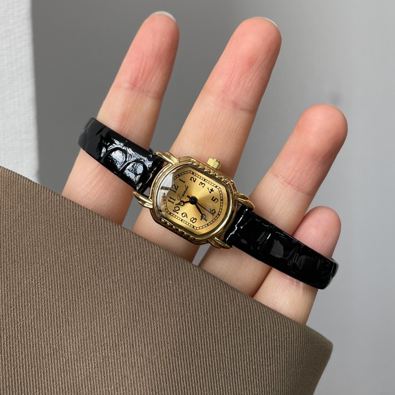 Vintage Oval Women's Quartz Wa - Luxury Watch Gold And Black 评论和价格