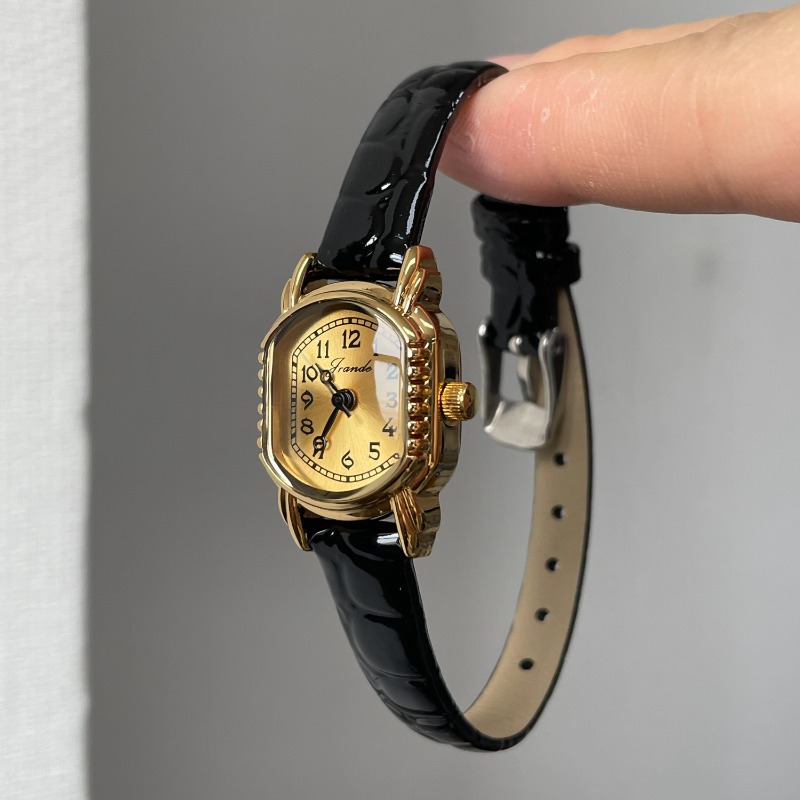 Vintage Oval Women's Quartz Wa - Luxury Watch Gold And Black 评论和价格