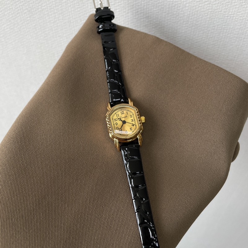 Vintage Oval Women's Quartz Wa - Luxury Watch Gold And Black 评论和价格