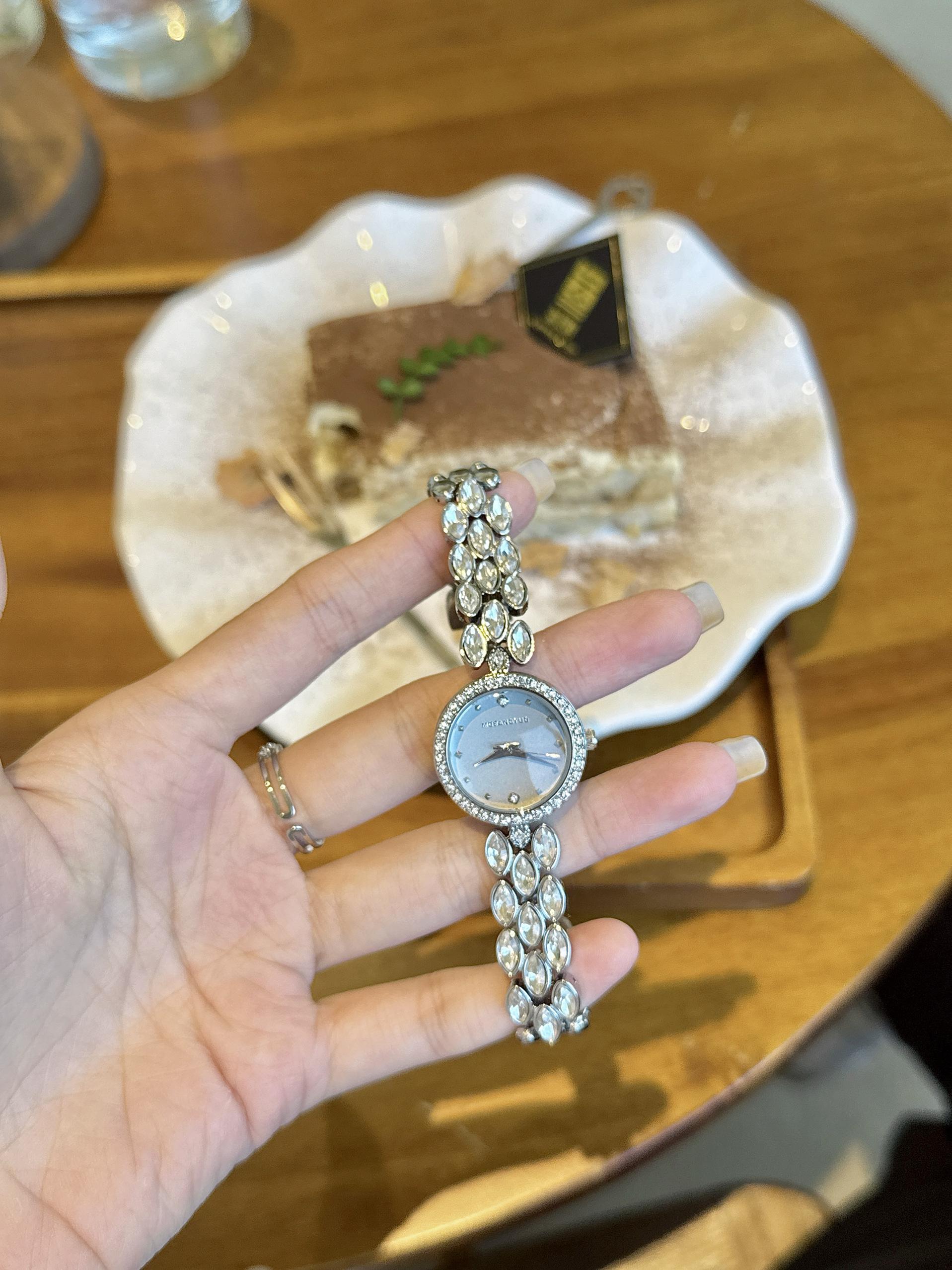 High-end women's watches with  - Luxury Watch Makes 评论和价格
